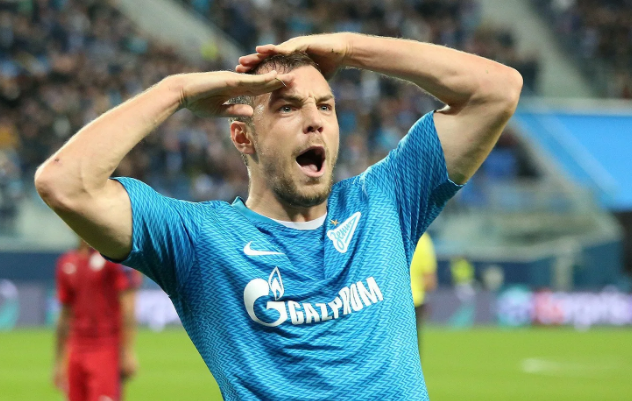 В прошлой статье я рассказала вам о 10 «рандомных» известных мужчинах, которые любили выставлять свои тела на всеобщее обозрение.-3