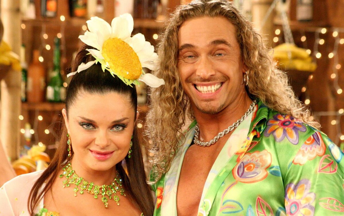 В прошлой статье я рассказала вам о 10 «рандомных» известных мужчинах, которые любили выставлять свои тела на всеобщее обозрение.-6