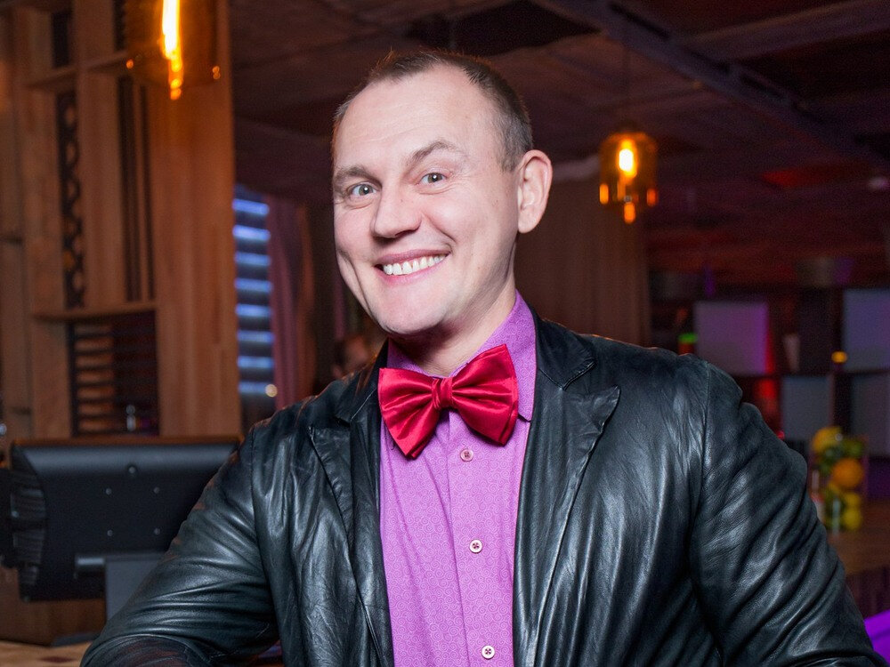 В прошлой статье я рассказала вам о 10 «рандомных» известных мужчинах, которые любили выставлять свои тела на всеобщее обозрение.-7