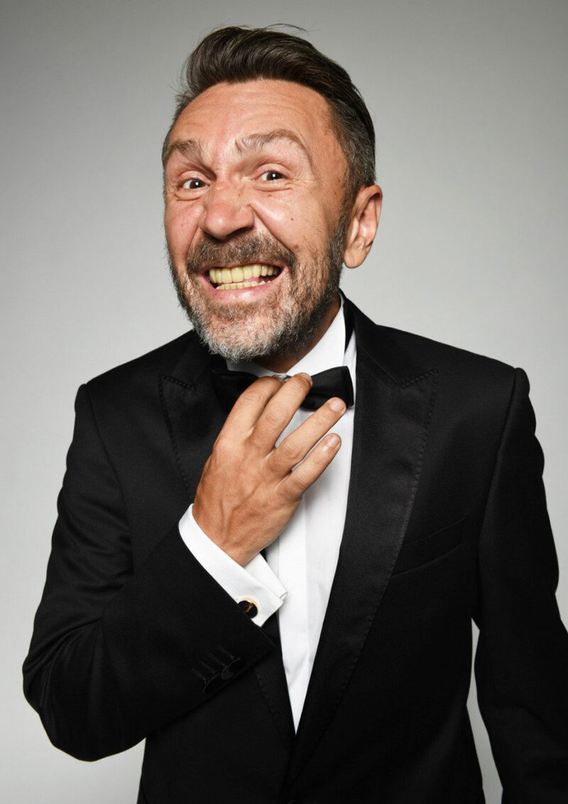 В прошлой статье я рассказала вам о 10 «рандомных» известных мужчинах, которые любили выставлять свои тела на всеобщее обозрение.-10