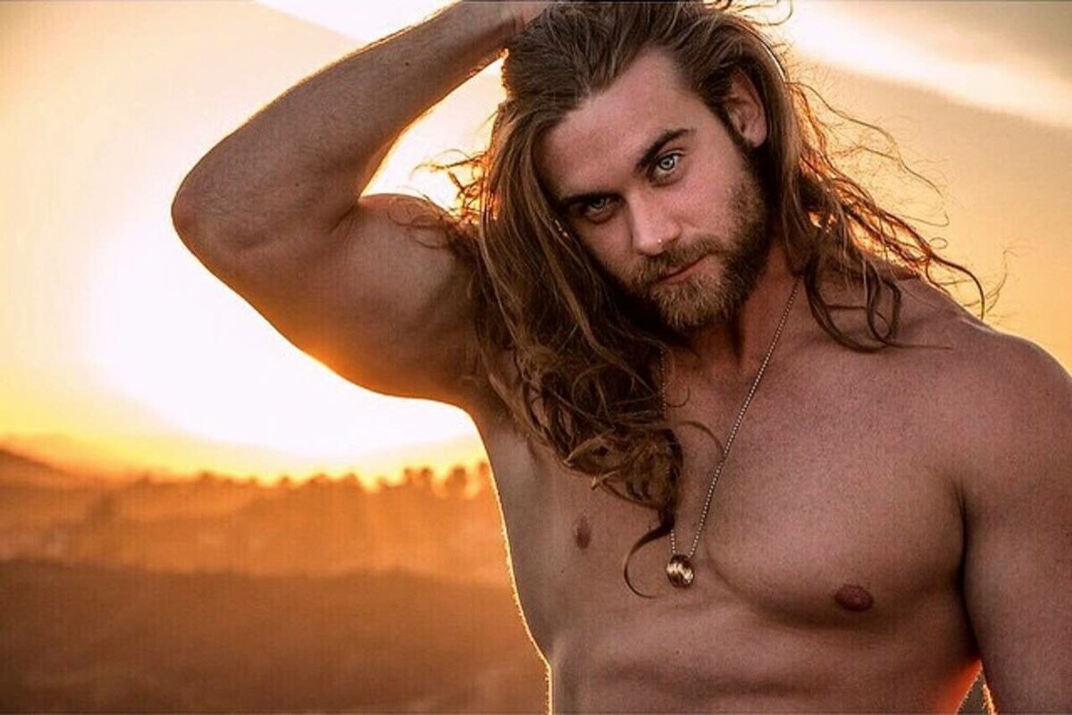 Brock o Hurn в костюме