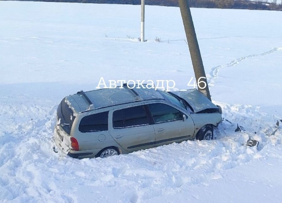 Автомобиль совершает