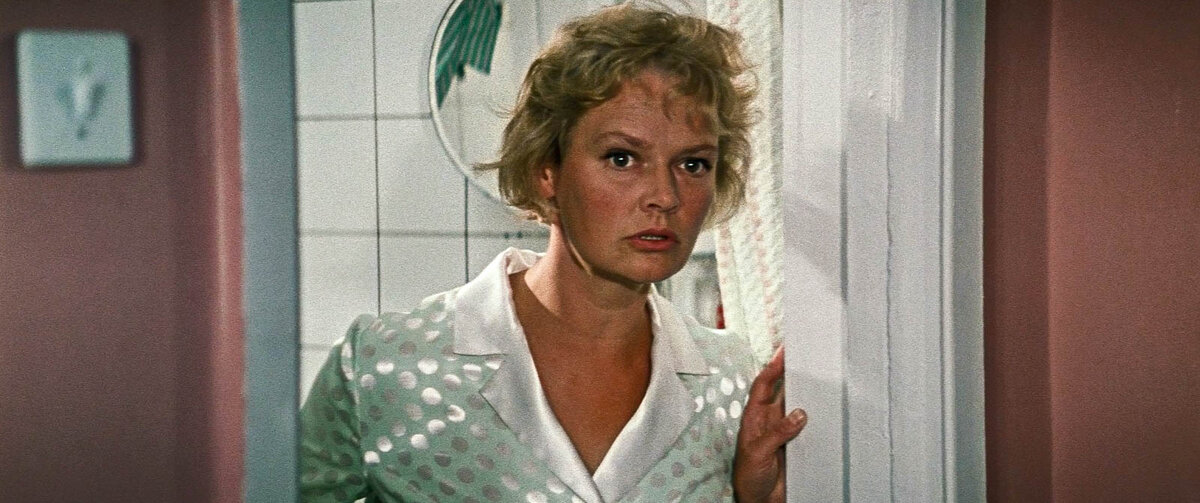 Бриллиантовая рука фильм 1968 леонид каневский. Донская улица сочи бриллиантовая рука. Бриллиантовая рука шеф клад. Стикеры из фильма бриллиантовая рука. Бриллиантовая рука никулин кадры.