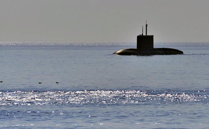 Подводная лодка на хоккейном поле