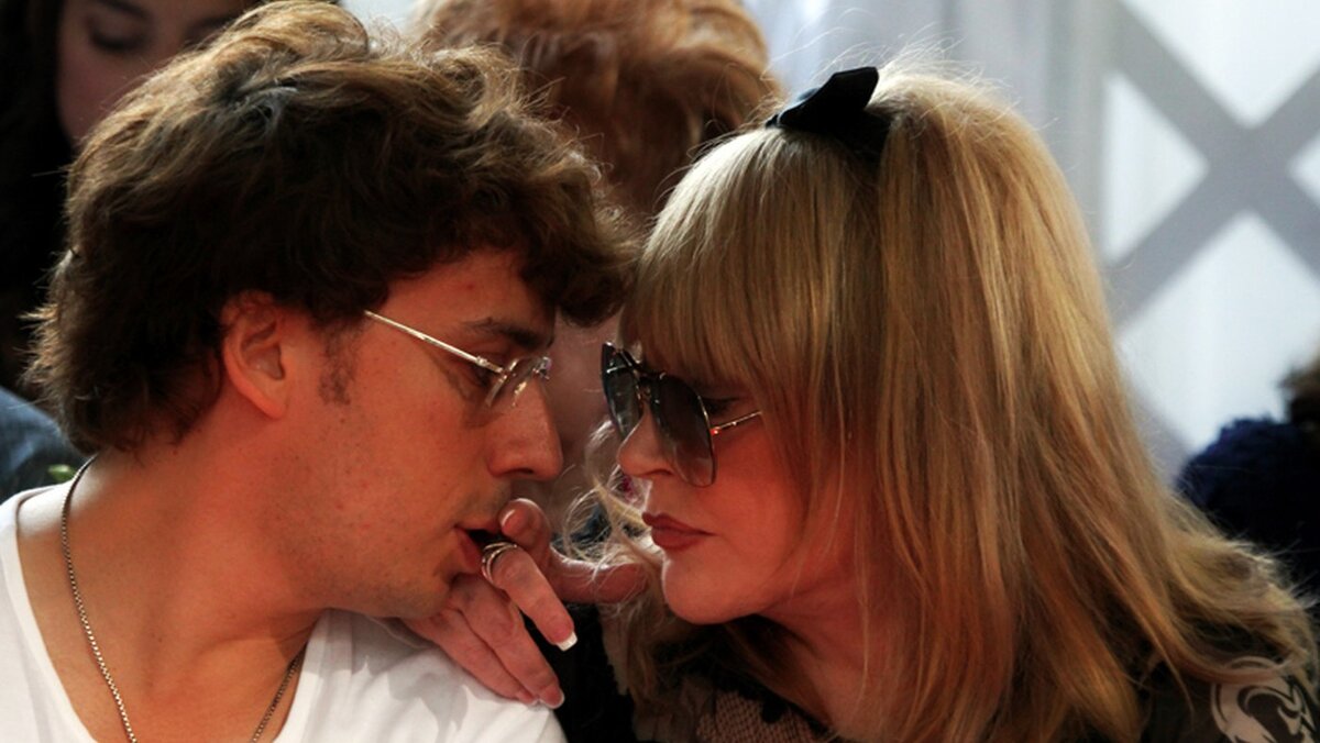 Ходят слухи, что Максим и Алла Борисовна демонстрируют свою любовь только на публике.