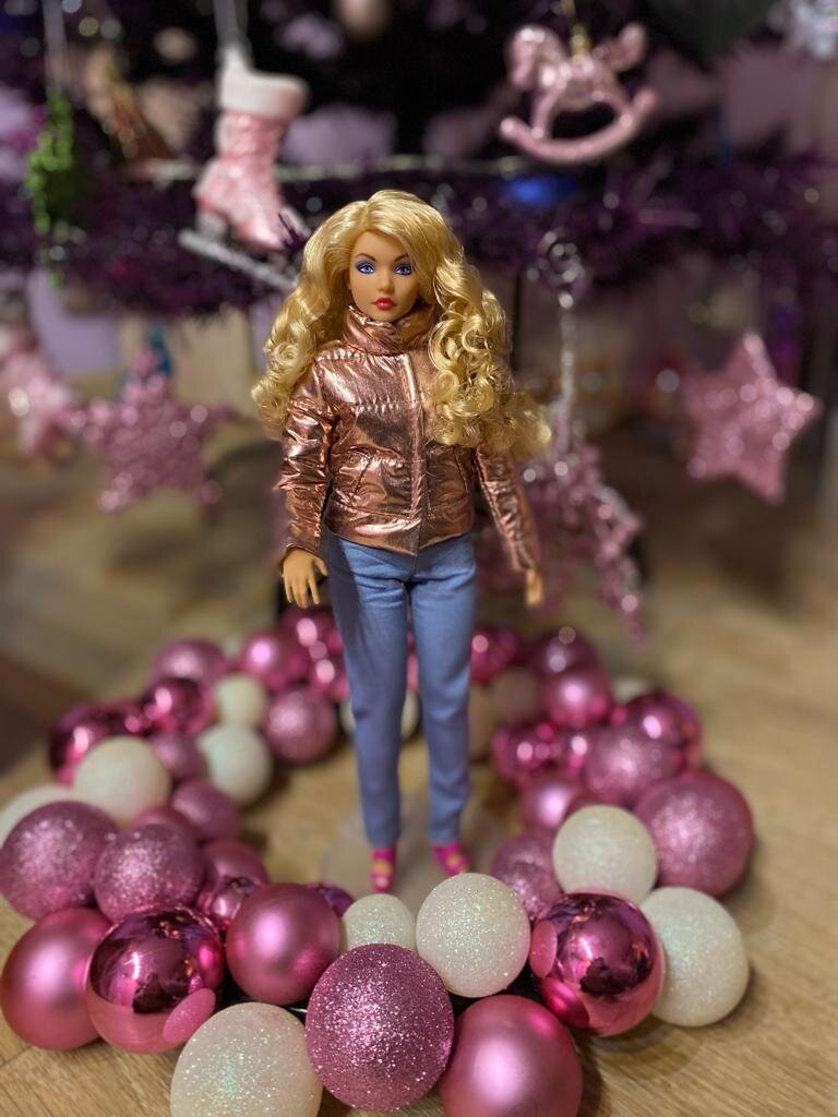 Barbie Looks #16 Andra (Curvy, Curly Blonde Hair) 3 волна Барби Лукс Андра на пышном теле
