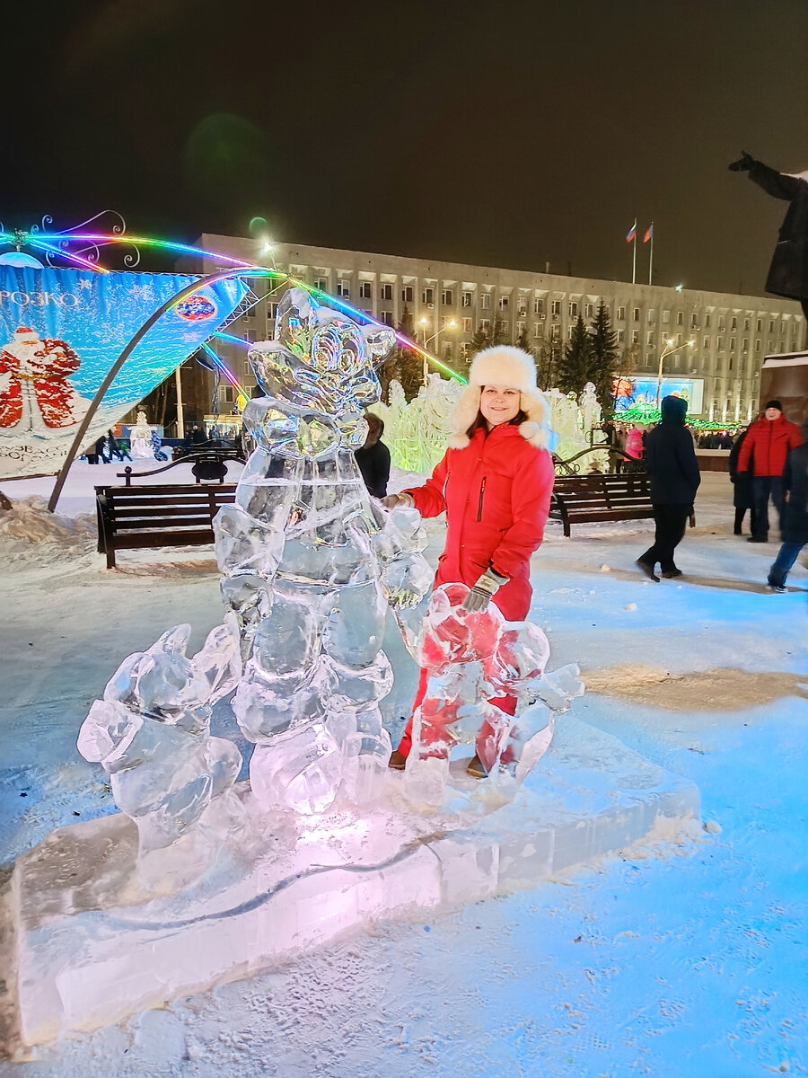 А это уже на главной площади города в ту же ночь