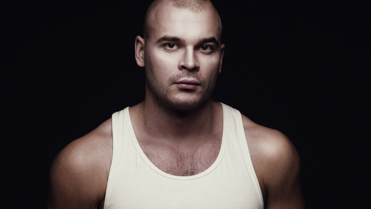 Марцинкевич Максим "Тесак" Сергеевич (был убит в сентябре 2020) - российский общественный деятель, видеоблогер неонацистского толка, сооснователь и идеолог неформального международного общественного движения.