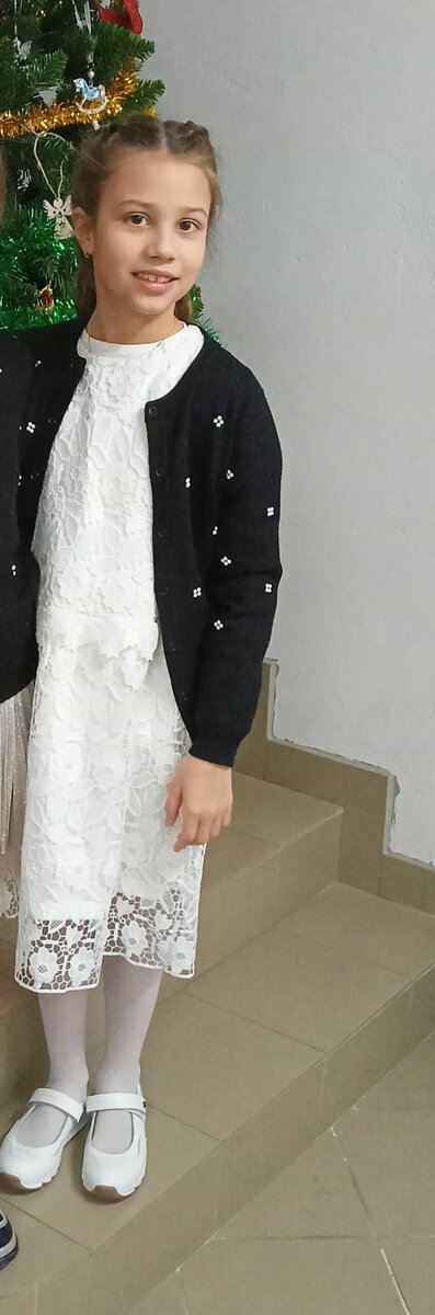 Вероника. Средняя дочь.