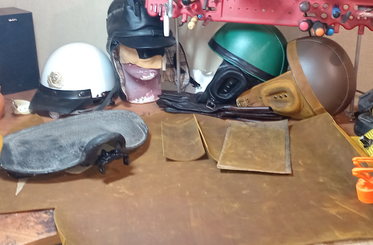 Немного процесса) Все выкройки в таком случае делаются на один раз. Редкий мотоцикл-редкие изделия. Если что то можно сделать без выкройки-так и делаем. 