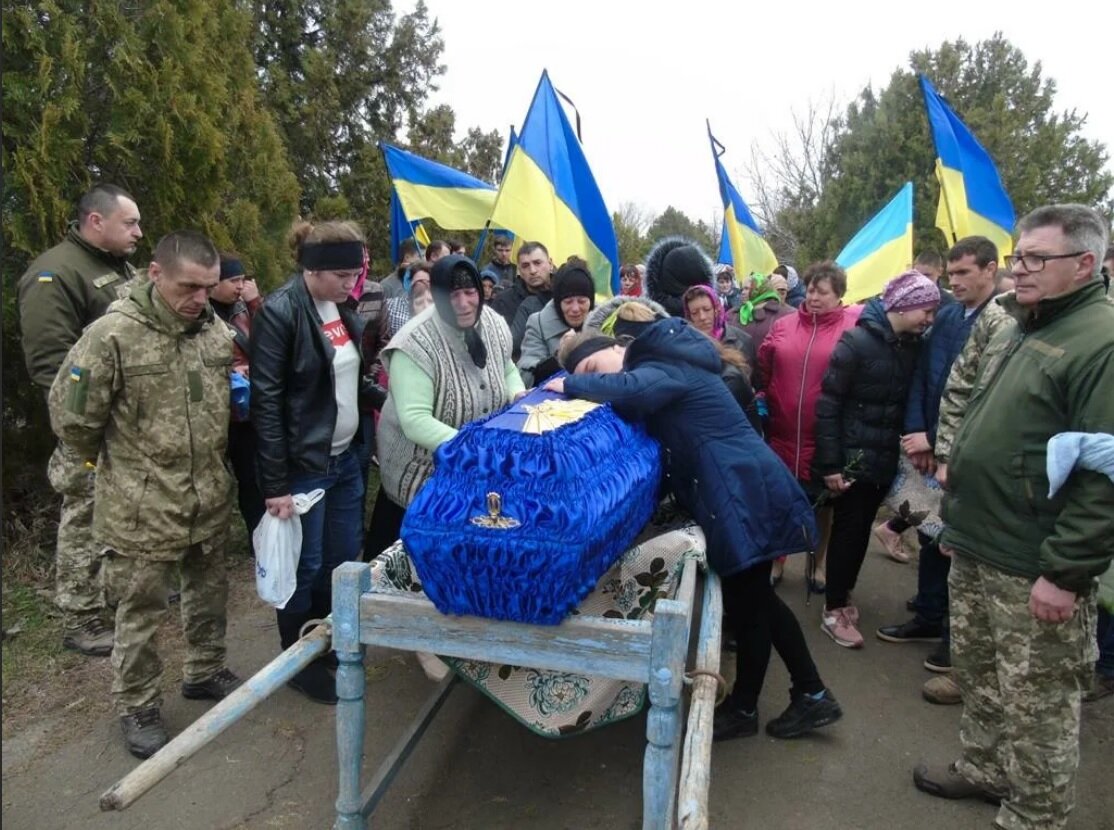 Украина гибнет. Могилы погибших солдат ВСУ.