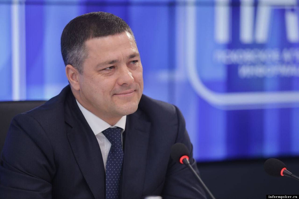 Михаил Ведерников поздравил псковичей с Рождеством. Фото: ПАИ