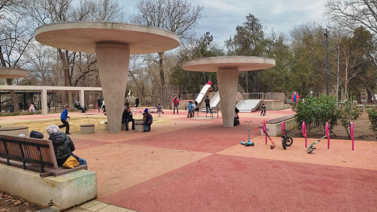 Детская площадка в Саках