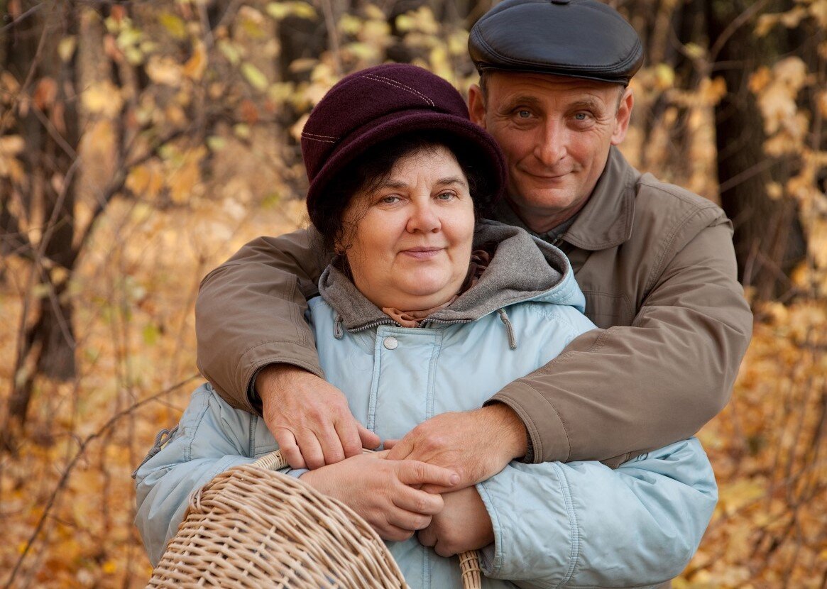 Русское с сюжетом пожилые. Пожилая пара. Пожилой деревенский человек. Красивая пожилая пара. Пожилая деревенская пара.