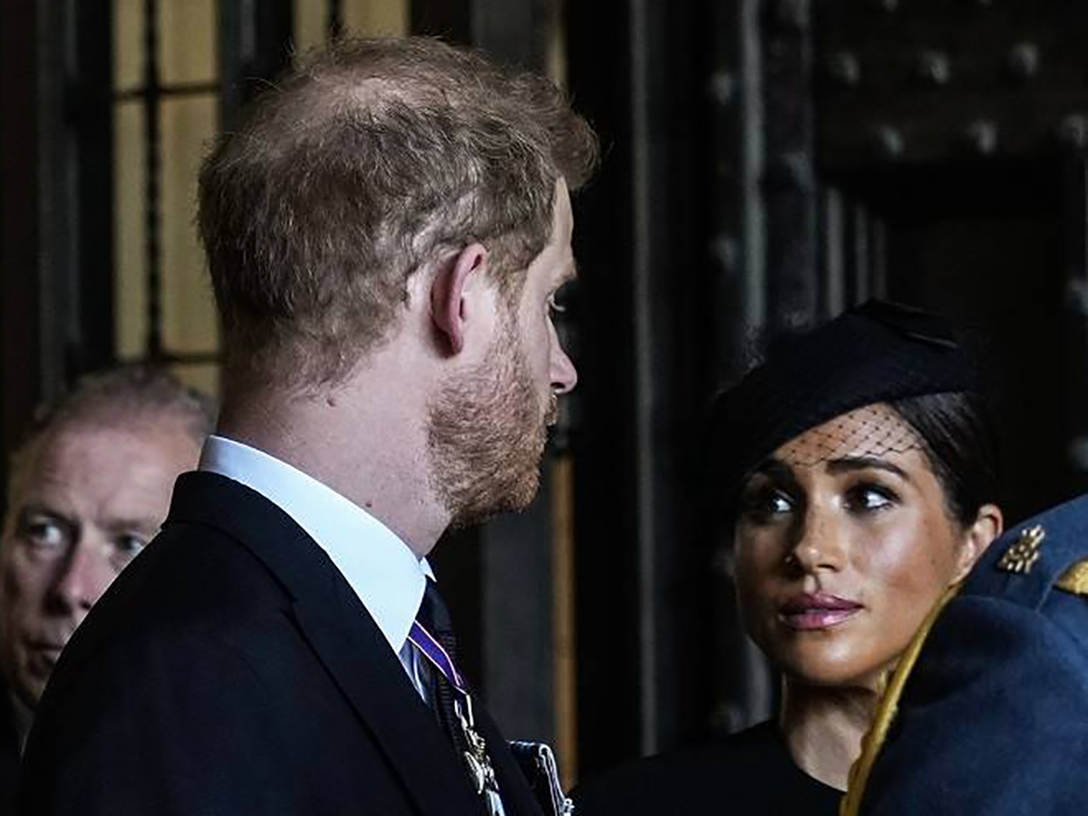 Меган маркл ликует. Meghan, duchess of sussex. Меган маркл. Меган маркл в очках. Меган маркл видео.