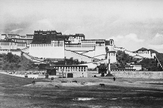    Лхаса долгие годы оставалась неприступным городом и для глаз, и для умов иностранцев. Фото: Gombojab Tsybikov, Ovshe Norzunov / Wikimedia