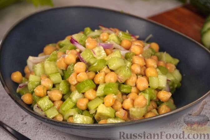 Салат с шпротами, яблоками и орехами, рецепт самый вкусный