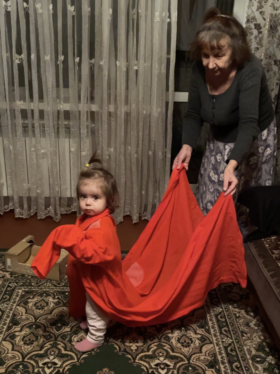 Наш «крестный ход» в 5 утра)) дочь любит наряжаться))