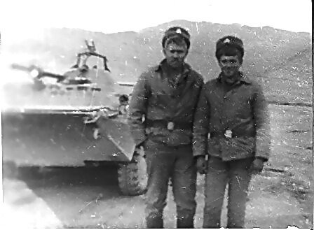 На фотографии сержант Саня Тимофеев ближний к БТРу. Рядом его друг, тоже Саня, тоже немаленького размера товарищ.