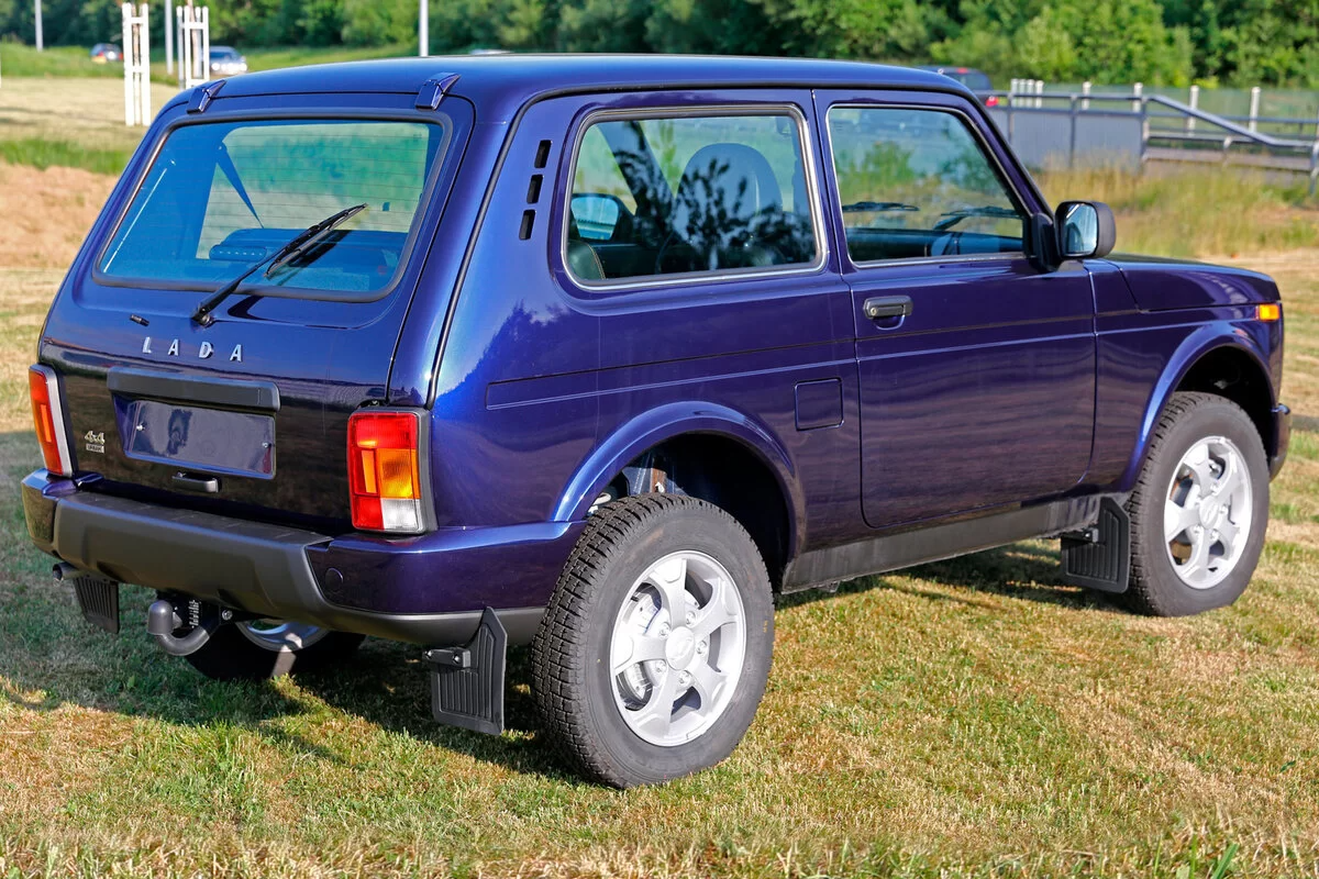 Владелица Lada Niva Legend вернула АвтоВАЗу автомобиль из-за ржавчины и  отсудила почти 2 млн рублей | iXBT.com | Дзен