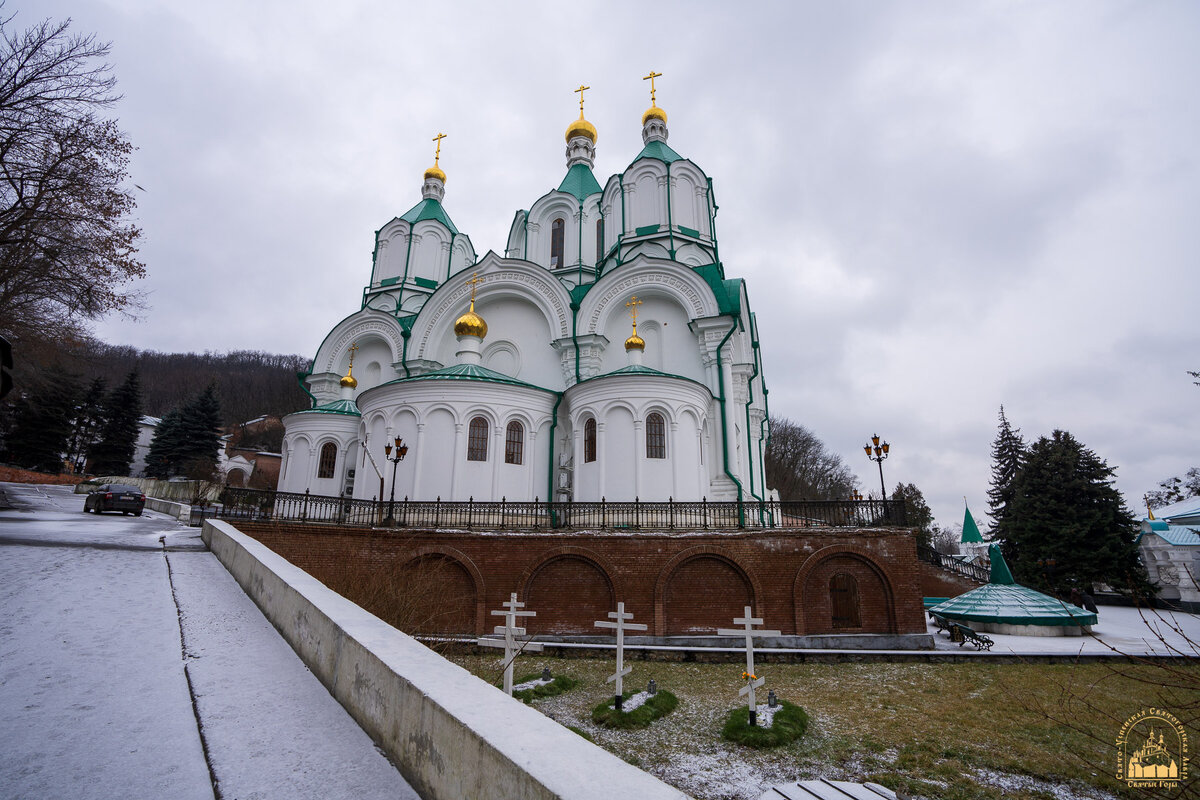 «Днесь раждает Дева Творца всех»: праздник Рождества Христова встретили в Святых Горах 