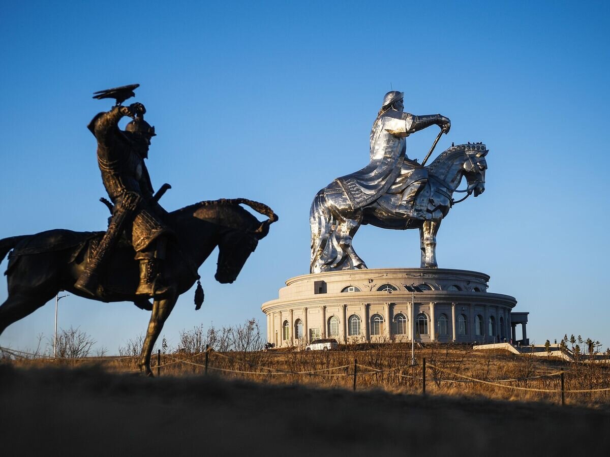 Статуя чингисхана в цонжин болдоге