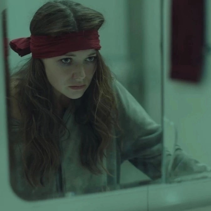 эта девушка великолепно исполняет роль жертв. она же снималась в "та, которая смогла" тоже на реальных событиях