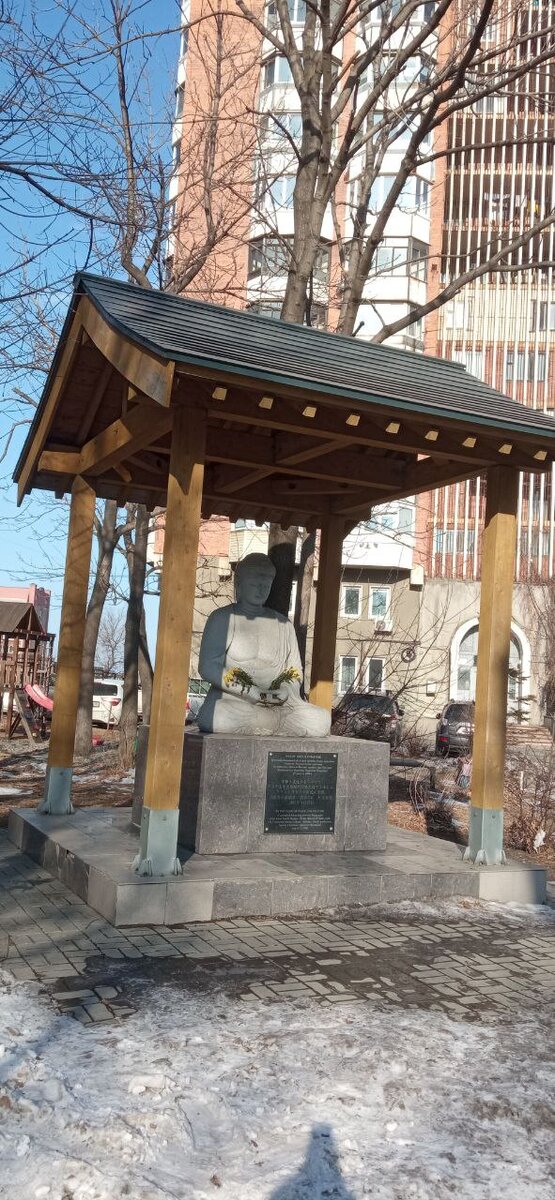 Монумент скорбящая мать волгоград. Мамаев курган царицын. Памятник ижевским оружейникам установлен в ижевске. Памятник мамаев курган в волгограде. Родина-мать волгоград.