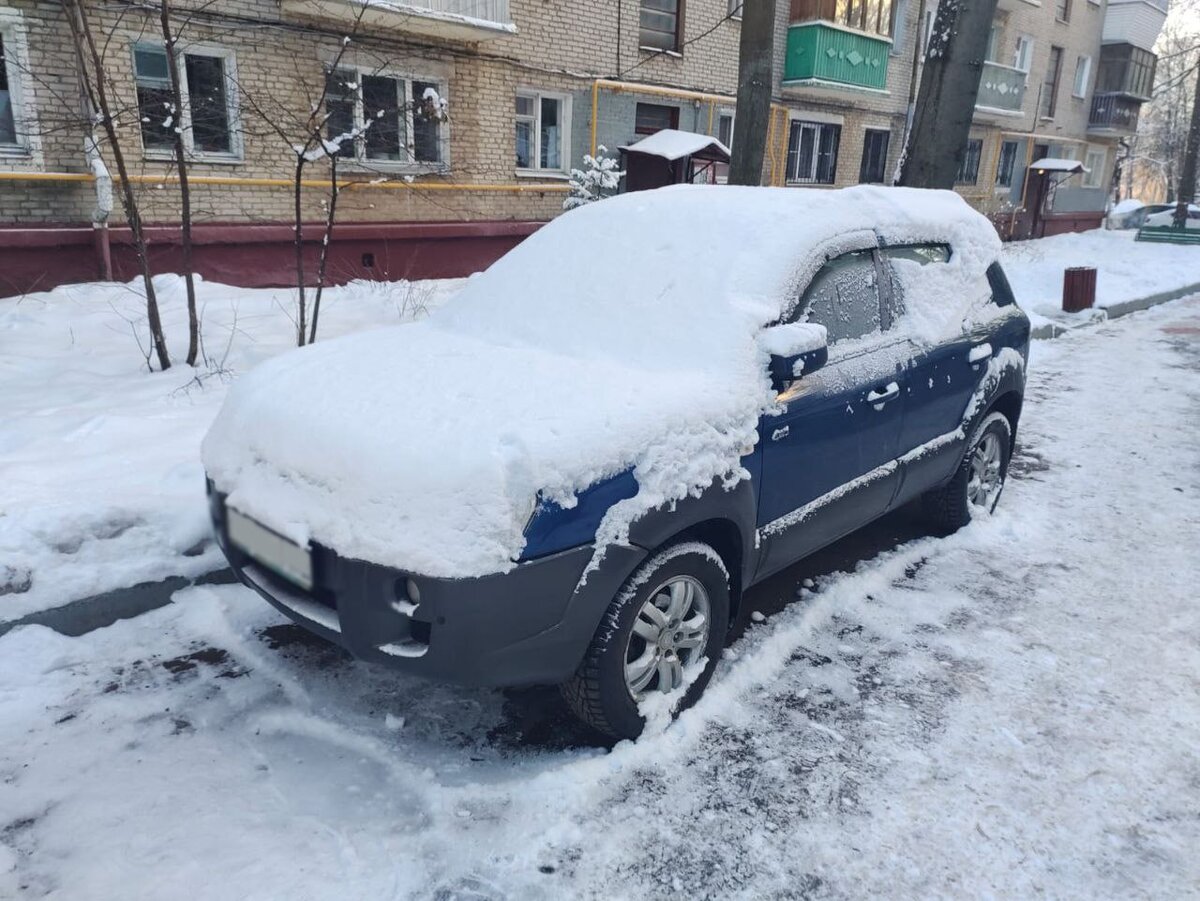 памятник корейскому автопрому во дворе моего дома