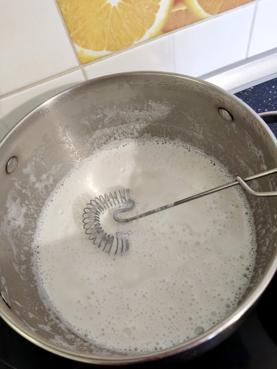 Молоко у меня успело закипеть, но это не страшно