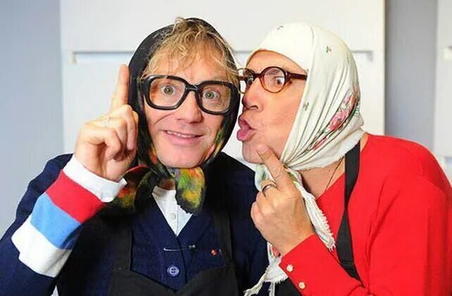 Сибирская красавица платок павлопосадский. 9 мая синий платочек. Женские головные платки. Рязанский повойник головной убор. Чепец повойник.