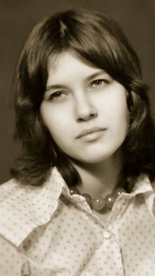 Маленькая Вера родилась в городе Сталинград в 1960 году и появилась на свет в очень скромной семье.