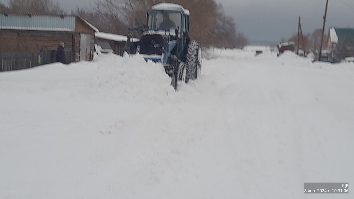 чуть расширить,а то совсем сузилась,еле еле в одну сторону влезешь)))