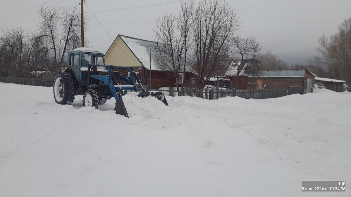 это поворот. И прямо тоже дорога. Была... 