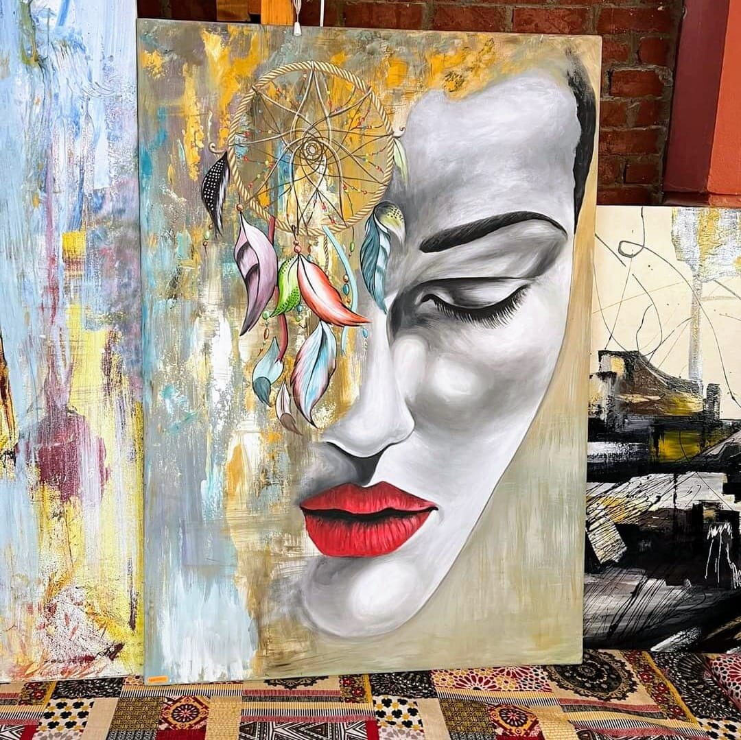 Фото автора канала для статьи на Дзен сделано на выставке-ярмарке изделий народных промыслов в Хургаде 5 января 2024 года. Картина неизвестного художника.