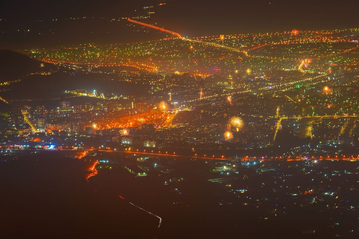 Вид с Машука на новогодний Пятигорск.