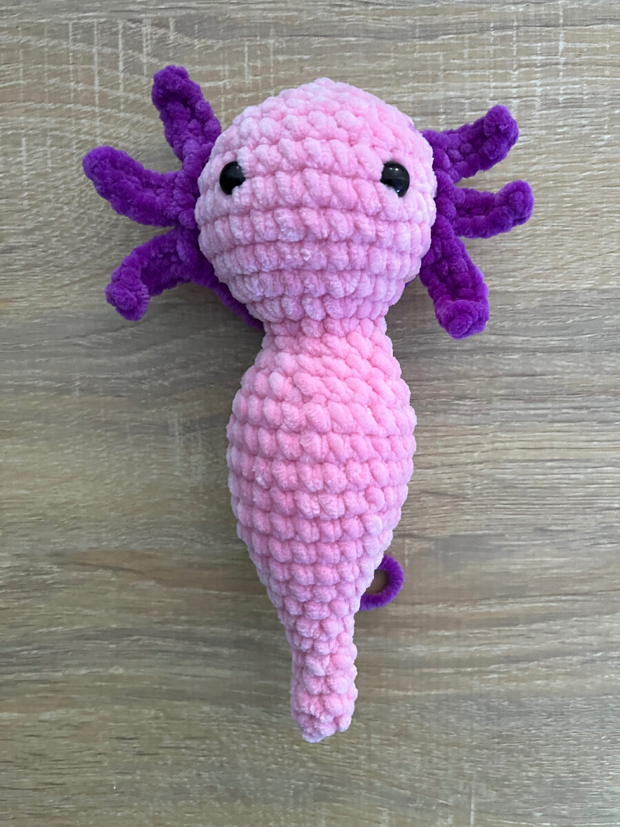 Пряжу я использую турецкую. Слышала, что сейчас многие переходят на китайский плюш, я пока с такой ниточкой не сталкивалась и не работала