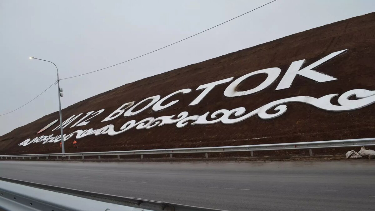     Стала известна еще одна причина пробок на М-12. Пользователи соцсетей накануне, 7 января, начали жаловаться на огромные очереди у АЗС. Подробности выяснил «Бизнес Онлайн».