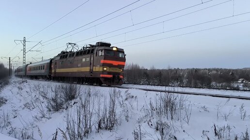 Пассажирские поезда морозным январским утром