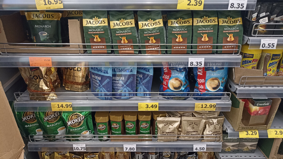 Цены на кофе и кофейные напитки в Ori Nabiji в лари. Чтобы получить понимание в рублях, умножайте примерно на 33-36, в зависимости от колебания курса.