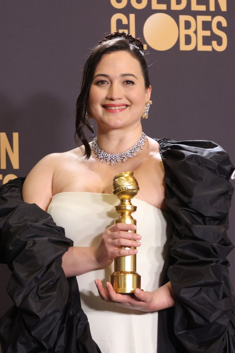 Персик колоновидный триумф. Персик колоновидная золотой триумф. Золотой триумф. Персик тотем садовода. Колоновидная персик медовый.