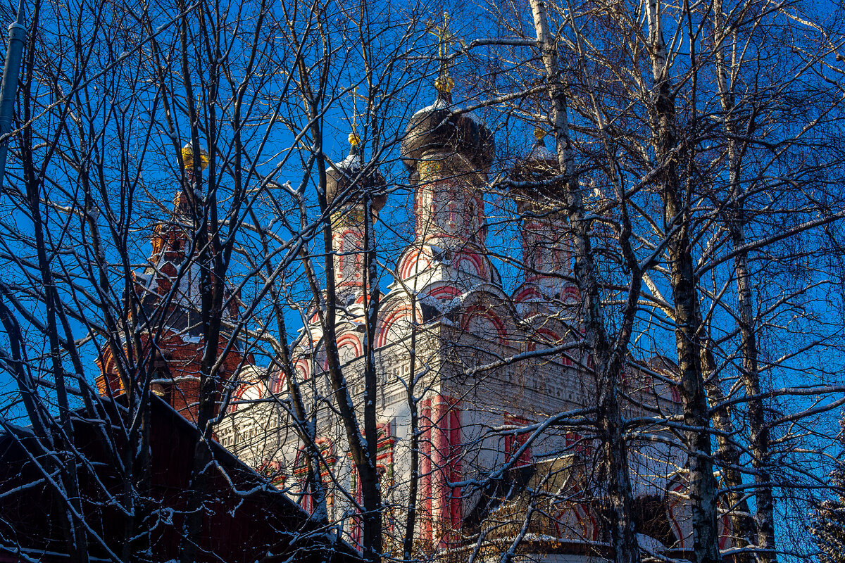 Храм Спаса Нерукотворного Образа на Сетуни в бывшем селе Манухино-Спасское (Спас на Сетуни, Спас-Сетунь). Детали. Москва. Фото автора статьи 