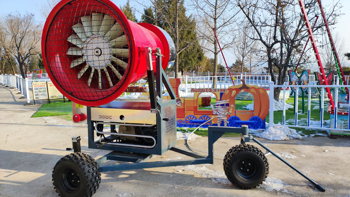 Влагораспылитель в Пекине. Фото автора.