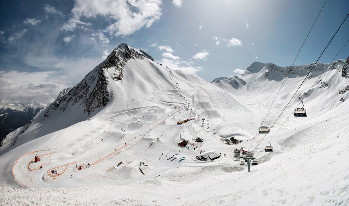 Красная поляна сочи курорты краснодарского края. Snowpark красная Поляна. Курорт красная Поляна 540. Красная Поляна горнолыжный курорт. Мувенпик красная Поляна.