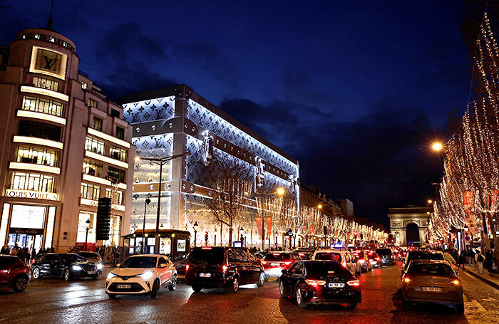    Елисейские поля. Париж.Benoit Tessier/Reuters