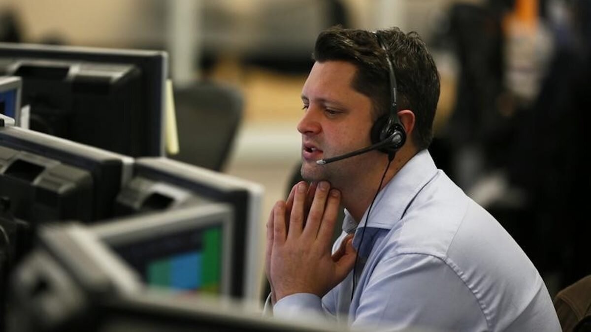 Акции брокеров 2023. Акции брокеров 2023. Инвестиции в фондовый рынок. Брокерский трейдер основные факторы. Торговля на бирже.