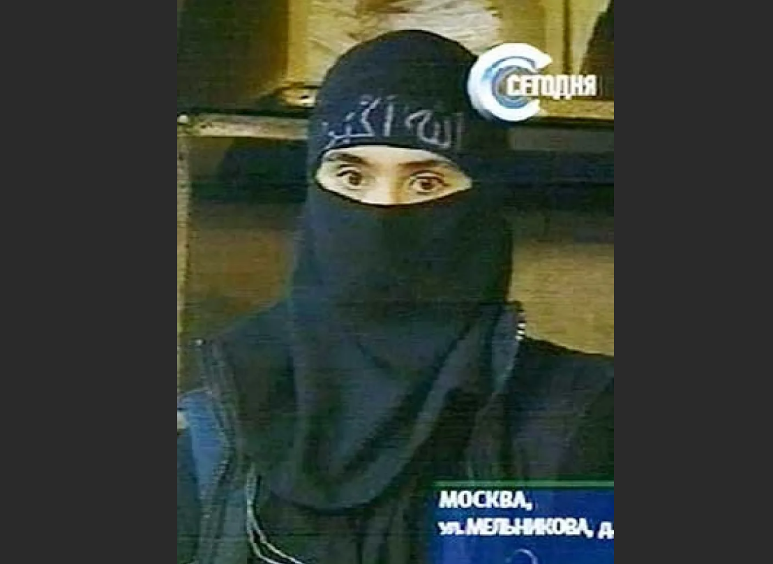 Басаев шамиль салманович чеченский террорист. Салман радуев 1996 кизляр. Чеченские террористы. Шамиль басаев террорист. Шамиль басаев.