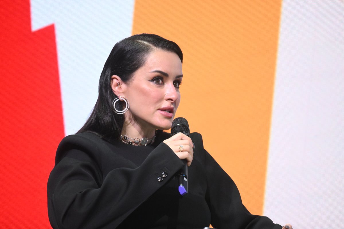    Тина Канделаки пообещала переснять еще одну советскую комедию