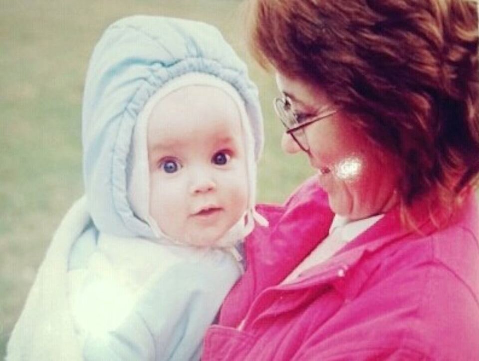 Том с мамой Шэрон. 1988 год.