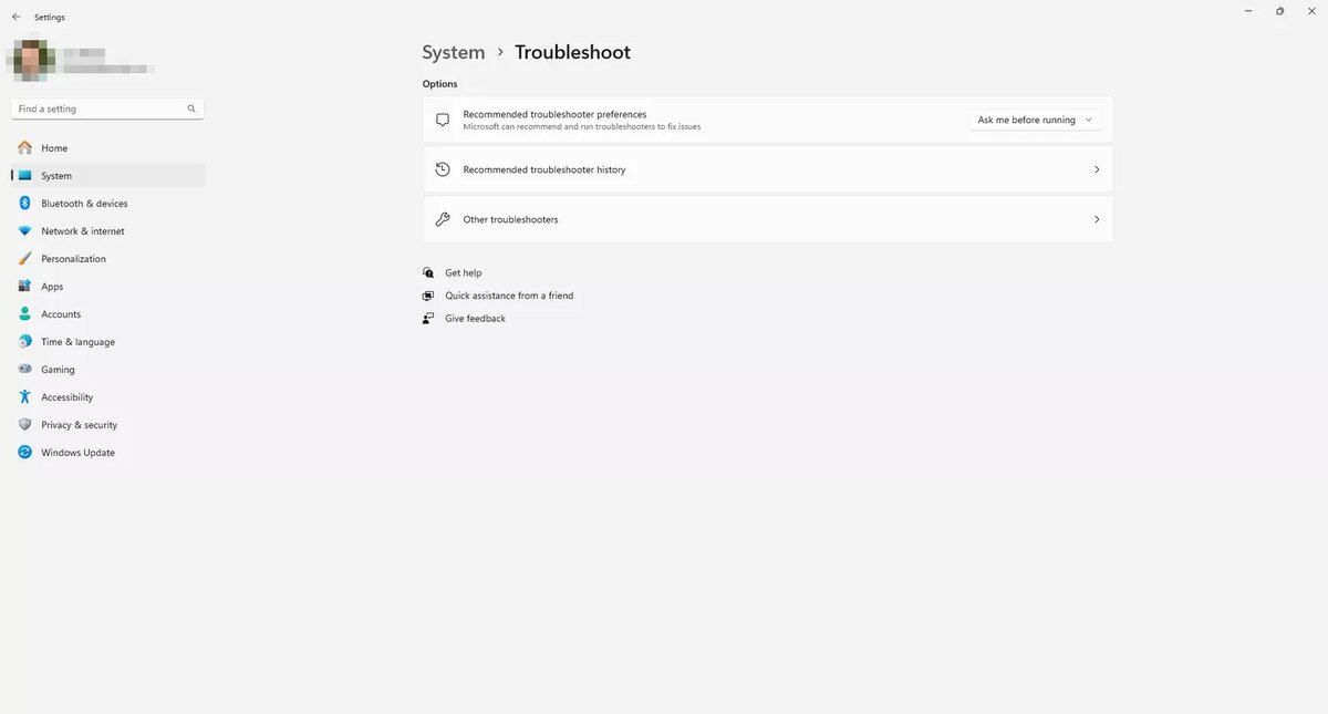 Пользователям Windows 11 предлагается дополнительный шаг: Выберите Другие средства устранения неполадок .
